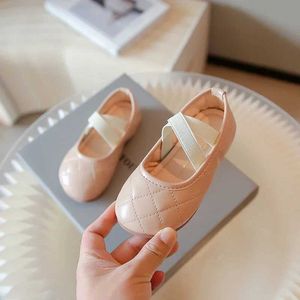 Flat shoes 2024 New Girls Moccasin Shoes Cross Sewing Fashion Kids Casual Shoes Platform Simple Non-slip Versatile Soft Princess Flats Cute WX5.28