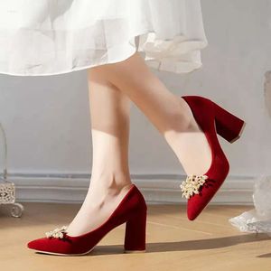 Sandals Shoes 2024 Pearl Red Wedding Ladies High High Cheels مدببة إصبع القدم كعب مكتنز 5 سم 7 سم W A79