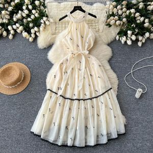Casual Dresses French Vintage Cut Out Bandage Halter Dress A-Line Chic Beach Vacation Women Summer STEVELESS EBRODERY