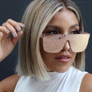 2020 Fashion Occhiali da sole unici rivetti da sole da donna Designer designer piatto Orchi di oversize rosa oversize occhiali da sole femmina 222Q 222Q