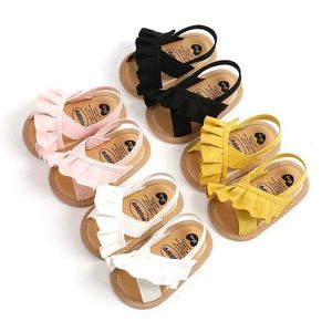 Sandaler Sandaler 2024 Baby Girl Summer Sandals Fashion Söta ruffle Flats Non-Slip Casual Soft Sole Spädbarn First Walkers Shoes Spädbarn Toddler WX5.28