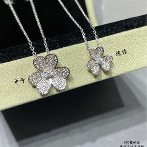 Classic Elegant Design Vanly Necklace for lovers Clover Full Diamond Womens Luxury Fashion Silver Plated 9GGU