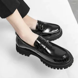 Casual Shoes Men Luxury Italian Style Oxford Black Dress Business Shadow Patent Leather Fashion Groom Wedding