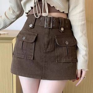 Salia de carga de jeans verde de jeans vintage feminino primavera verão y2k Big Pocket Belt Mini Skirts Mulher coreana Canda alta calças curtas 240529