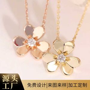 High luxury brand jewelry designedVanly Necklace for lovers 18k rose gold petal clover necklace womens lucky flower chain 46DG