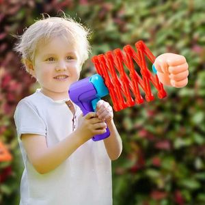 Roliga leksaker utdragbara knytnäve skjutstekniker leksaksvapen roliga barn prank leksaker barn plastiska semestergåvor D240529