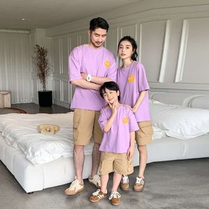 Eltern-Kind-Outfit 2023 neue Familie T-Shirt Vater Mutter Sohn Tochter Matching Kleidersets Papa und Baby-Baumwollanzug