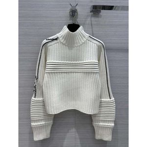 płaszcz 2023 Nowe jesienne zimowe topy startowe swetry na szyję żółwia długie rękaw Wysokiej klasy jacquard pullover damskie ubranie damskie 1029-11