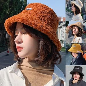 Faux futra kubełka zagęszczona ciepła zima dla kobiet Koreańskie czapki wełniane Bob Lady Panama na świeżym powietrzu Wselne Hat Fisherman Hat 229Y