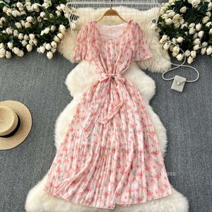 Forest Style Floral Dress for Women French Sweet and Gentle Style med remmar och midja Cinching Temperament Pleated Chiffon Holiday Fairy Dress