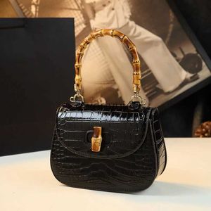 Totes Brand Crocodile Pattern Womens Handbag Messenger Bag Genuine Leather Small Saddle Bag Bamboo Portable Shoulder Bags 2024 New H240530