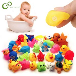 13 PCs Animais fofos Nada de água colorida de borracha macia e macio squeeze som de banho estridente para brinquedos de banho de bebê GYH L2405