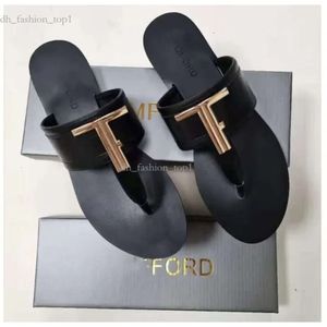 2024 Neue Hausschuhe Hardware Schnalle Frühlingssommer Designer lässige Flachschuhe Sandalen Populäre Frauenrutschen 7 Farben 574