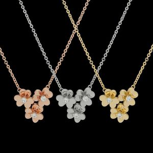 Classic Charm Design Vanly Necklace for women Jewelry Flowers Diamonds Womens Clover with 8W15