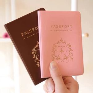 Titulares de capa de passaporte de grife preto de carteira de alta qualidade de qualidade real Capas de bolsa feminina de couro real para passaportes com pó de caixa B 203f