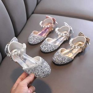 Flat shoes Girls Princess Flat Shoes Beading Bowknot Summer Fashion Childrens Sequins Sandals Wedding Footwear Kids Soft Bottom Flats WX5.28