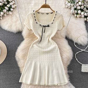 2024 Summer Korean Style Short sleeved Round Neck Wrapped Waist for Slim and Small Figure Knitted Fishtail Wrapped Hip Dress