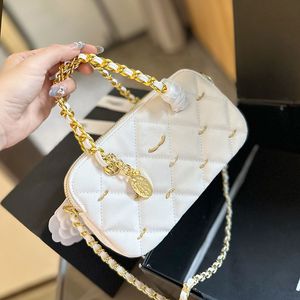 24k altın madeni para çekiciliği kadın tasarımcı çanta çift fermuar debriyaj cüzdan çanta mini harfler dekorasyon havyar deri matelasse zinciri omuz çapraz gövde çantası 20cm