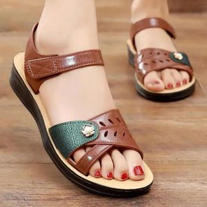 Women Ladies Comfortable Flat Sandals 2024 Elderly Open Toe Beach Shoes Mother Footwear Large S bd9