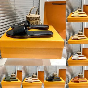 Designer Capri tofflor läder med bokstäver Mark Flat Womens Slides Summer Fashion Paris Mules Room Outdoor Claquette Sandaler Svischer Size 35-41 Shoes Low