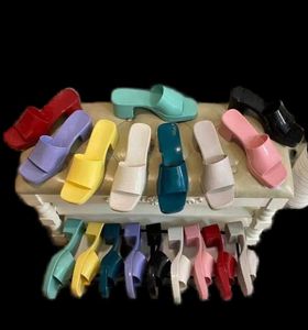 2022 Париж высококачественный цельный бренд Женщина -дизайнеры тапочки Lady Sandals Summer Jelly Slide Slide Help Slippers Люксристы повседневные S8009714