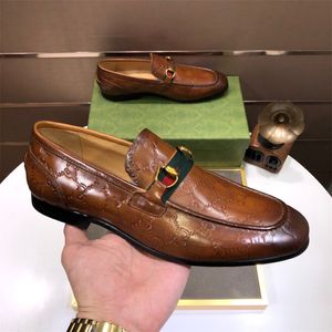 남자 고급 비즈니스 공식 가죽 신발 특허 가죽 로우 탑 남자 웨딩 신발 블루 블랙 옥스포드 포인트 사무실 남자 디자이너 드레스 신발 크기 38-46