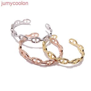 AA Hrems Top Luxury High Edition Designer Delicate Womens Bracelet 05straight Fashion Pig Nose Open with Adjustable Trendy