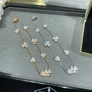 Classic Charm Design Vanly Necklace for women Clover Flower Full Diamond with High Versatile Elegant Neckchain IQ35