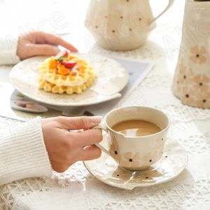 Mugs European Ceramic Mug Polka Dot Pattern Afternoon Tea Cup And Saucer Set Dining Room Desktop Irregular Teapot Home Decoration