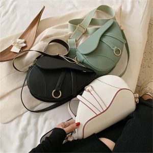 Designer sadel axelväska handväska fashionabla crossbody väska kvinnors klassiska retro mångsidig bärbar toppkvalitet