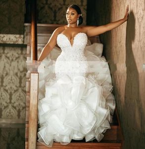 2024 Sexy Luxus afrikanische Meerjungfrau Brautkleider formales Brautkleid Schatz Illusion Kristall Perlen Plusgröße Rüschen Stufe Kathedrale Zug Rüschen gestuft