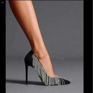 Sexig frans elegant kristallbling sandaler kvinna diamantkedja stilett grunt täcke klackar svart veet ädel klänning sandal kantad c77