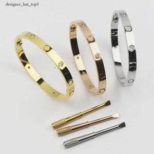 Роскошный дизайнер Love Vint Bracelet модный модный модный модный браслет 18K Золотой титановый алмаз для женщин для женщин браслеты Серебряные классические ювелирные украшения подарки