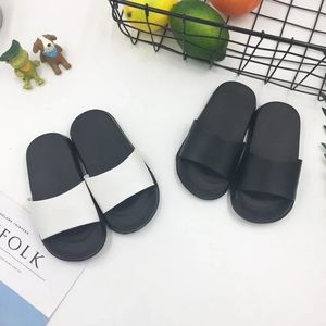 Summer Solid Color Kids Slippers for Boys Girls PVC Home Flip Flops Soft Sole Anti Slip Toddler Shoes Inomhus Bekväma sandaler 240528