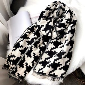 スカーフ黒い白い格子縞の柔らかい綿のスカーフ女性冬の濃い女性カシミアハウンドトゥースショールタッセル208Q