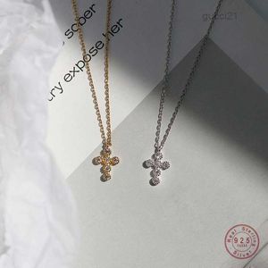 High Quality 925 Sterling Silver Simple Pave Crystal Cross Pendant Diamond Necklace Women Classic Temperament Wedding Party Jewelry Girlfriend GPTT