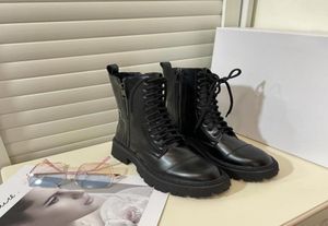 2023 المصممون مارتن بوتس أزياء الحذاء الكلاسيكي للنساء السوداء الجوارب الخريف الشتاء بوكس ​​شملت كوسكين أعلى الأحذية 6860210