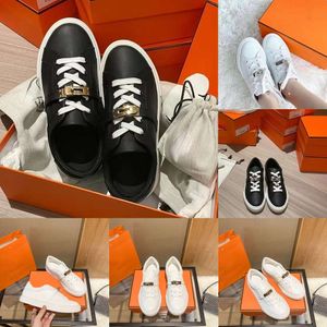 Designer Casual Shoes for Women's Men's Sneakers Trainers Soft Cowhide Lazy Shoes Luxury Brand Metal Buckle White Black Outdoor Beach Mule Classic D6a