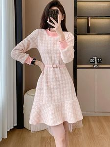 Casual Dresses 2024 Pink Plaid stickad tjock varm klänning Kvinnor Fashion Elegant Ruffled Mesh Chic Short Autumn Winter Korean Prom