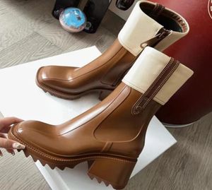 2022 Women Boots Love Arrow Designer Boots Snow Boot Flamingo الحائز على جائزة 100 صحراء من الجلد مع حزام فاخر Nonslip Winter6788054