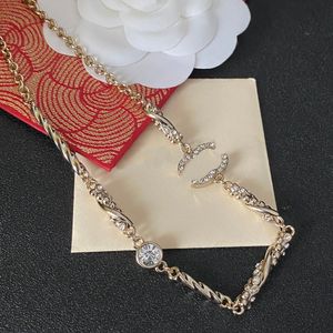 Mens Pendant Designer Halsband smycken kristallhalsband 18k guldpläterad koppar mode vogue kvinnor trendiga personlighet clavikel kedja bröllop gåva