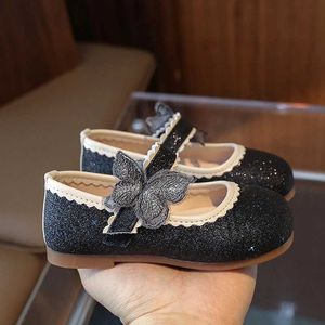 Flat Shoes Brilliant Butterfly Brodery Fairy Shoe Kids 2024 Bling Pearlescent Ballet Flats Girls Luxury Brand Design Mary Jane Zapaots WX5.28