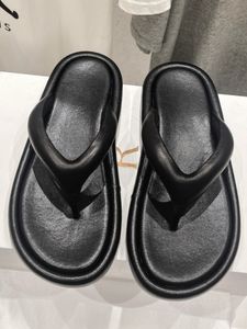 Designer Radsko Sandalkvinnan tofflor gummi platt sko mara platt sandal minimal slip-on sko ginza sandal i läder kvinnors klackar dhgate med box storlek35-40