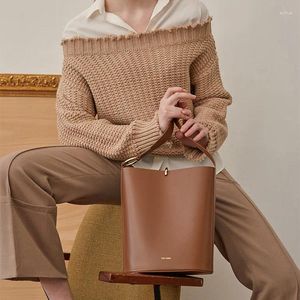 Shoulder Bags Korean Niche Designer Brand Cow Leather Bucket Bag Women's Simple One Messenger Source Factory