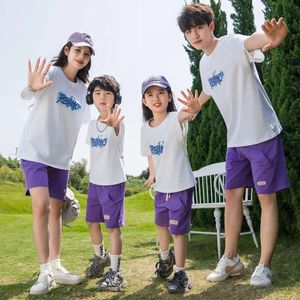 Matchande familjekläder Set Summer New Korean Father Mother Children T Shirt Suit Pappa Mamma och dotter son samma kläder 2024
