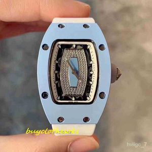 Wrist Watch RM Designer Watch عالية الجودة فاخرة فاخرة نبيذ برميل على شكل علبة التيتانيوم مرآة الياقوت 0RKV