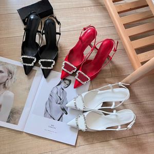 2024 Sapatos de saltos altos designer designer tênis tênis feminino Moda de luxo rebite patente camurça de couro preto branco vermelho 6cm 8cm Sapato de casamento com caixa