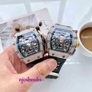 Wrist Watch Designer Watch عالية الجودة فاخرة فاخرة نبيذ برميل على شكل علبة التيتانيوم مرآة الياقوت y8sq