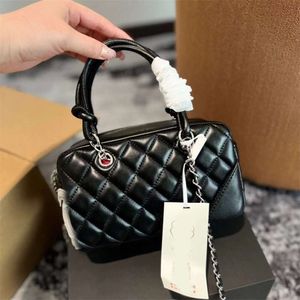 Bolsa de grife de grife de alta qualidade Pequena perfumada em grade de diamante de diamante bordado Bolsa de travesseiro simples e versátil Boston Bolsas femininas estilosas bolsas de ombro de mulheres top 7a