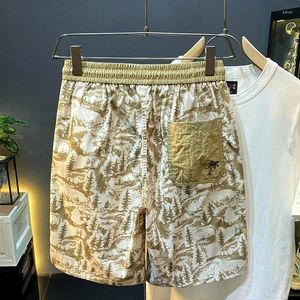 Herren -Shorts hoher Sinn Casual Dünnmodete Mark hübsches Tarn gedruckte Strandhose2024 Sommer Cropped Hosen